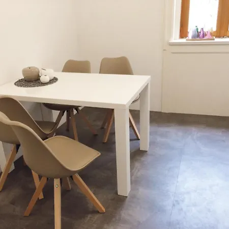 Apt Tennis Prime Location, Parking, Near Beach, Self Check-in * Opatija