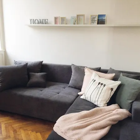 Apartment Apt Tennis Prime Location, Parking, Near Beach, Self Check-in *
