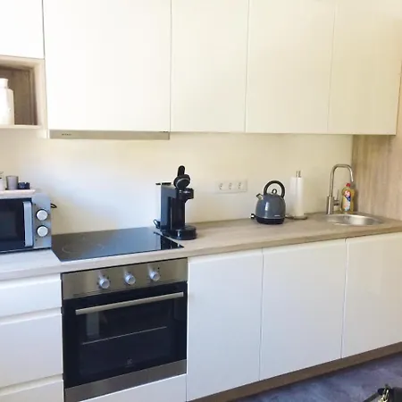 Apt Tennis Prime Location, Parking, Near Beach, Self Check-in Apartment Opatija