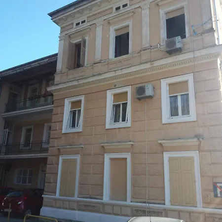 Apt Tennis Prime Location, Parking, Near Beach, Self Check-in * Opatija
