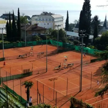 Apt Tennis Prime Location, Parking, Near Beach, Self Check-in *